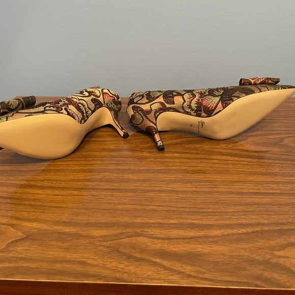 NWT Bettye by Bettye Muller Affair Crimson Brown Fabric Heels - Picture 7 of 8